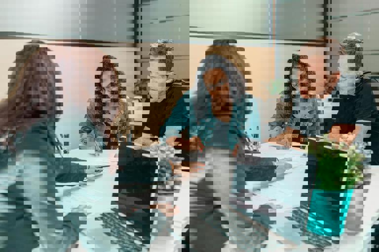 Aumenta el uso de inteligencia artificial para detectar fraudes bancarios en tiempo real