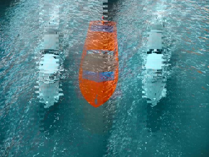 Un yate accidentado revela ocultos 1,5 millones de euros durante pesquisa policial